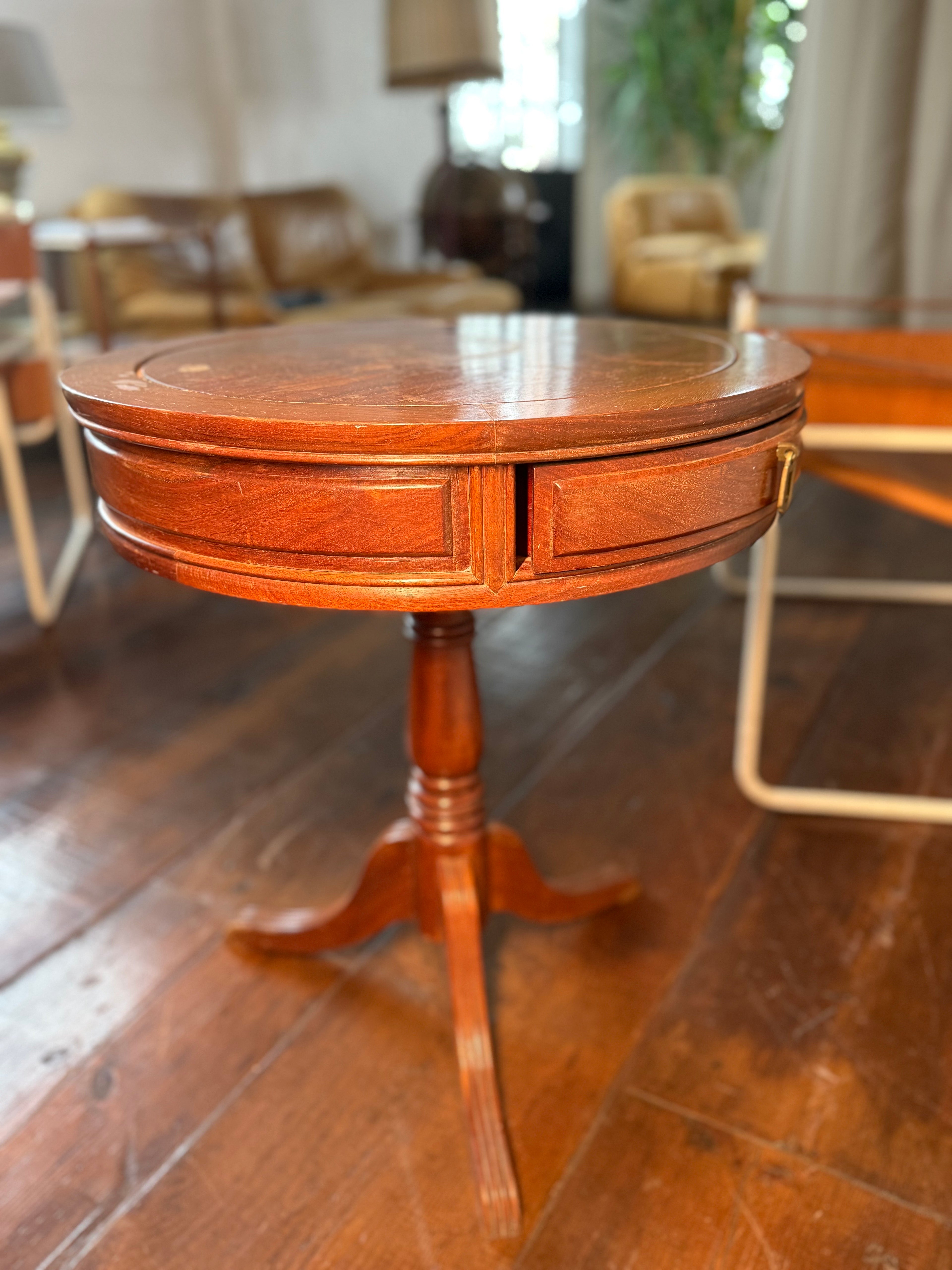 Klein Rond Houten Bijzettafeltje – Bruin
