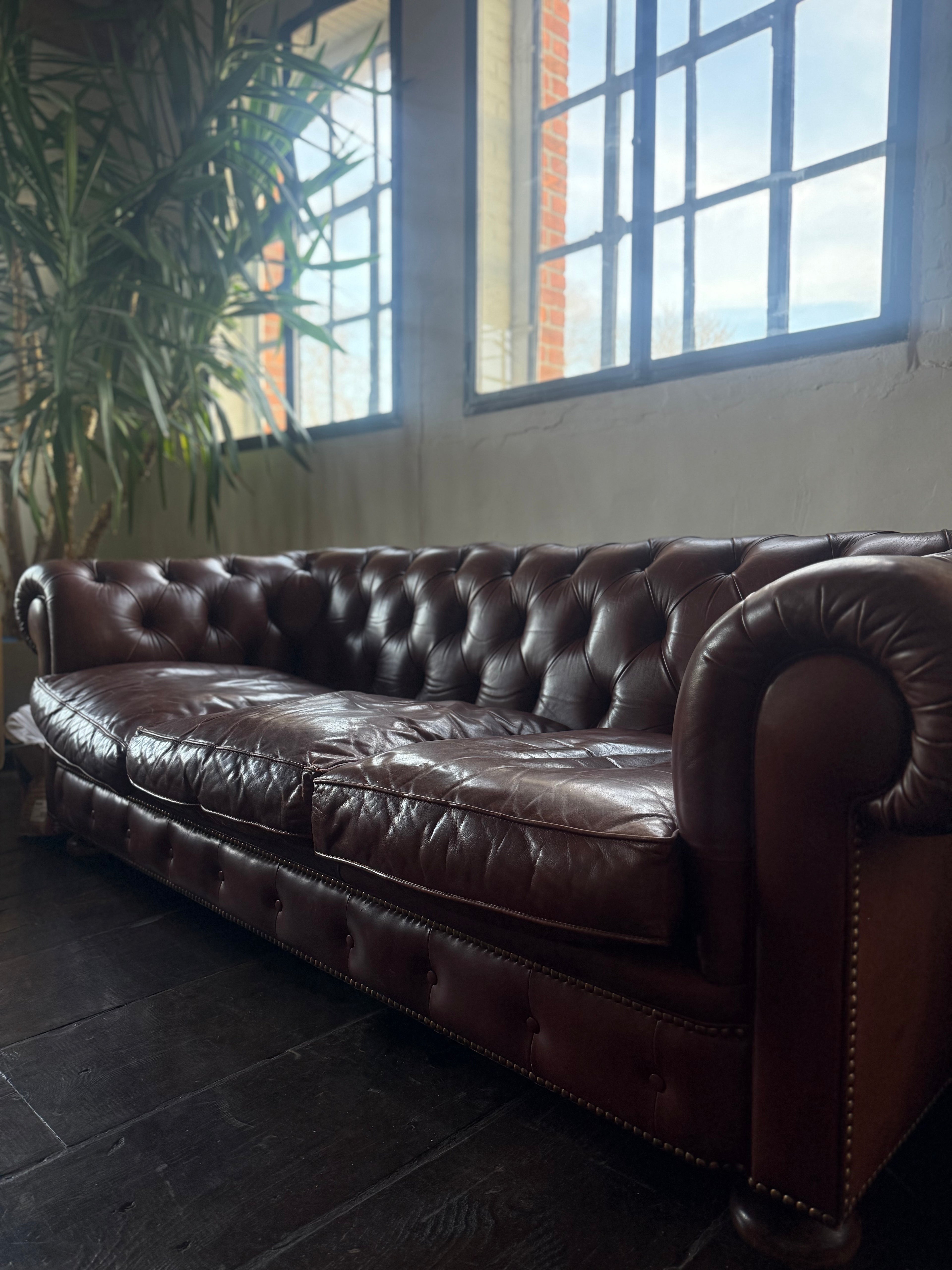 Bruine Leren Chesterfield Bank – Klassiek & Comfortabel
